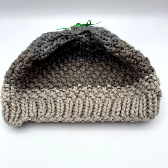 Women’s Gray Beanie Two-Tone Handmade Knit Winter Hat Soft Chunky Yarn One Size - Picture 2 of 9